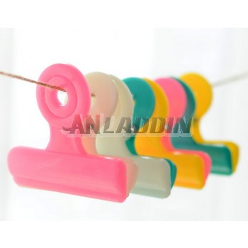 Fruit color plastic retaining clips