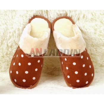 Indoor dots plush slippers