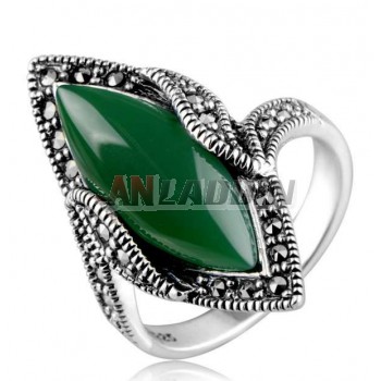Titanium silver natural green agate fashion vampire's ring