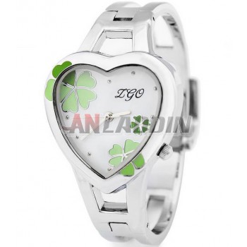 Women leaf clover heart bracelet quartz watch