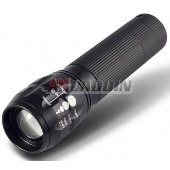 Zooming CREE Q5 LED Flashlight