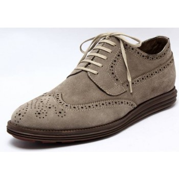 Carving fashion leather shoes