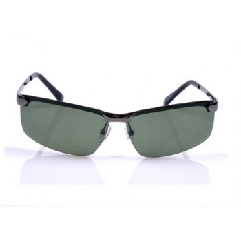 Men driving polarized sunglasses