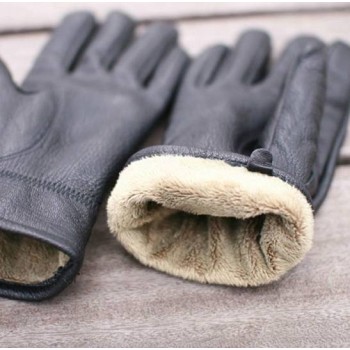 Men's leather sheepskin gloves in winter