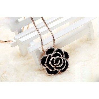 Rose necklace in crystal