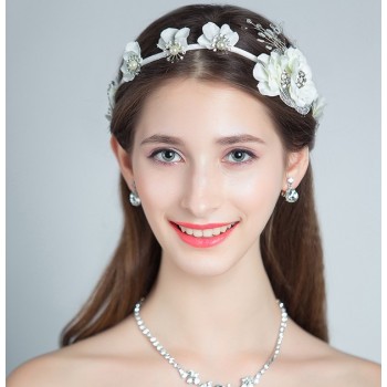 White flower hair accessories